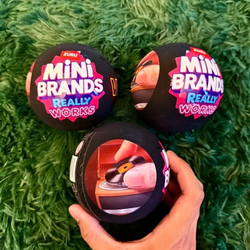 3 ZURU Mini Brands Really Works Vinyl Capsule Ball